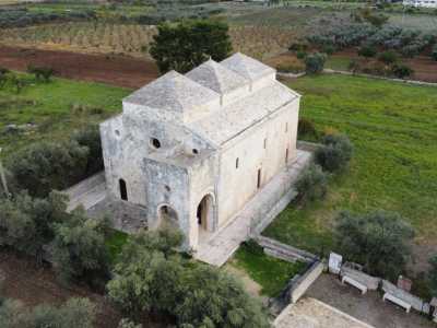 ...� la chiesa di Ognissanti di Cuti, tempio dell�XI secolo nascosto tra gli ulivi e i terreni della campagna tra Capurso e Valenzano (foto di Carlo Bellomo)